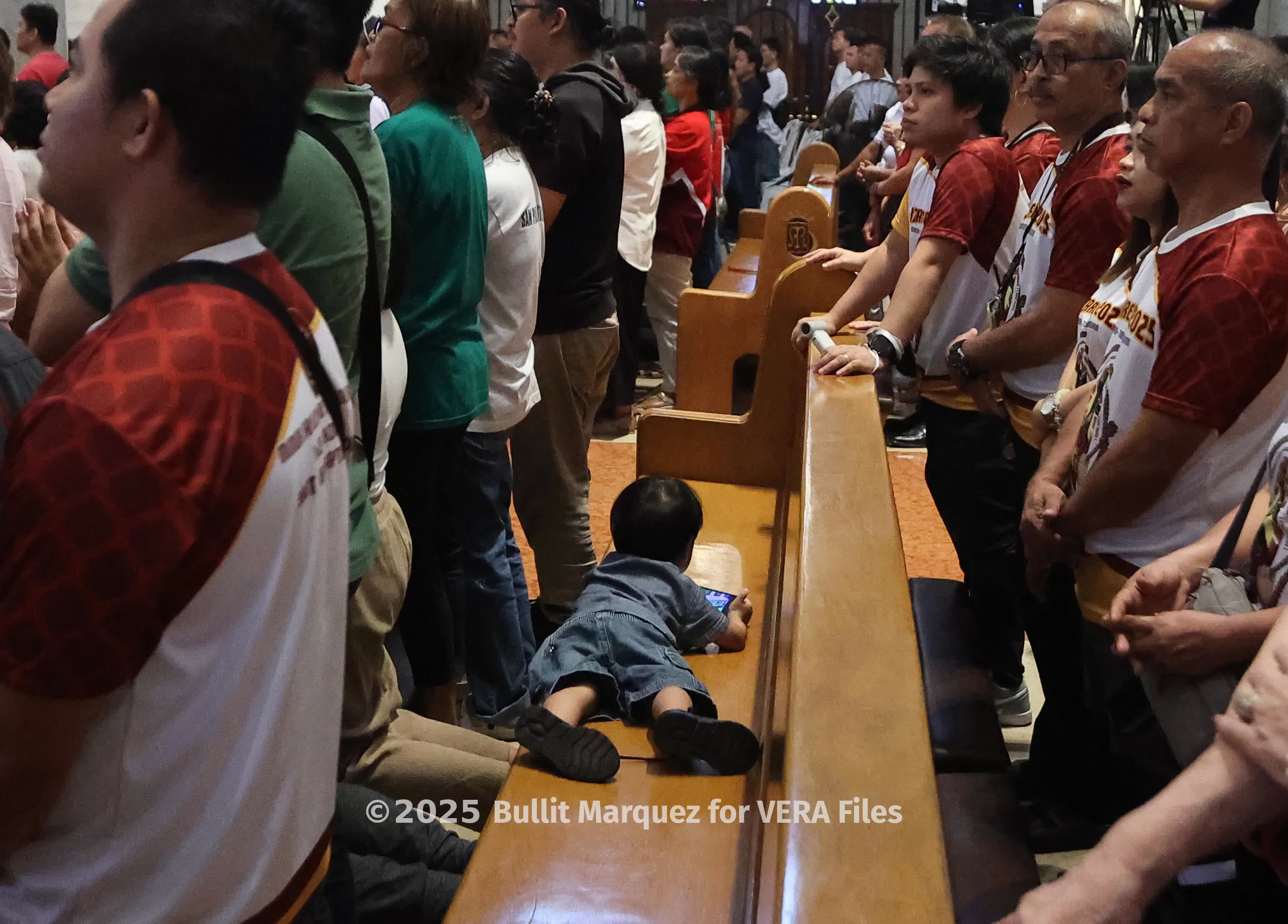 7/10 Filipinos mourn the passing of Pope Francis. Photo by Bullit Marquez for VERA Files
