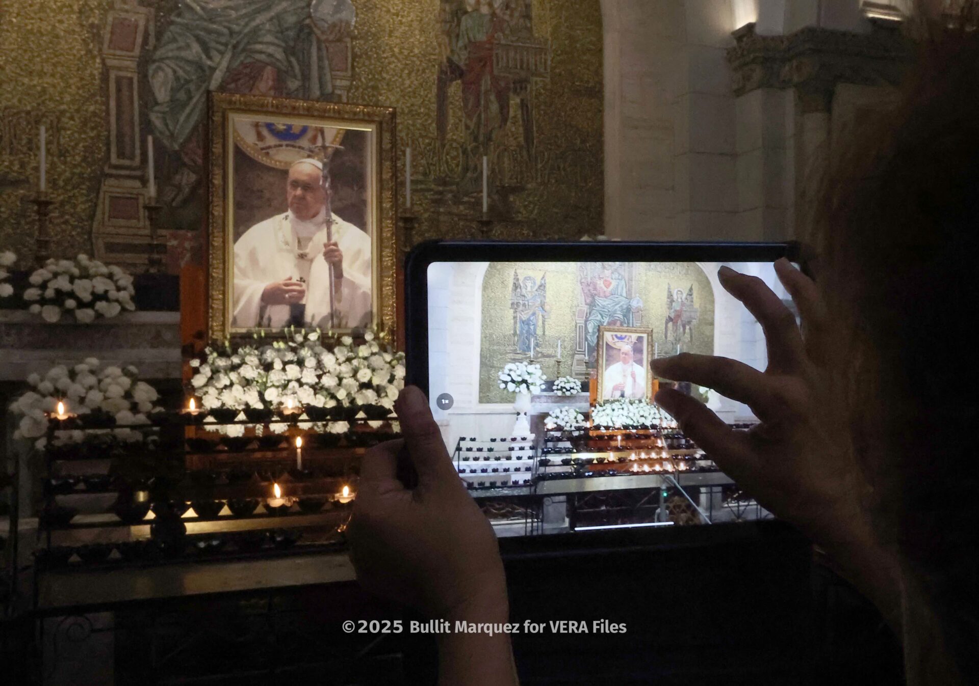 8/10 Filipinos mourn the passing of Pope Francis. Photo by Bullit Marquez for VERA Files